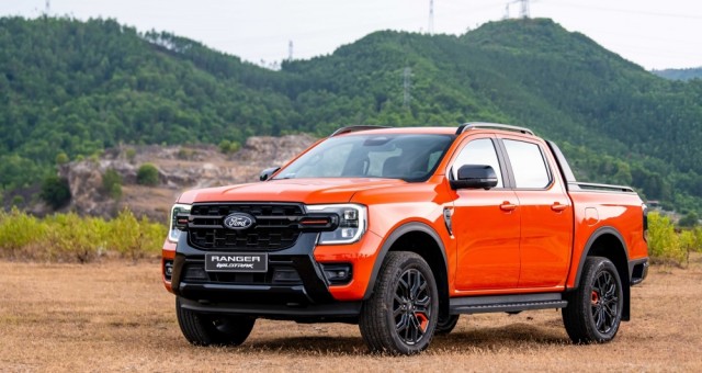 Cuộc đua bán tải nửa đầu năm 2026: Khoảng cách doanh số giữa Hilux và Ranger dần thu hẹp
